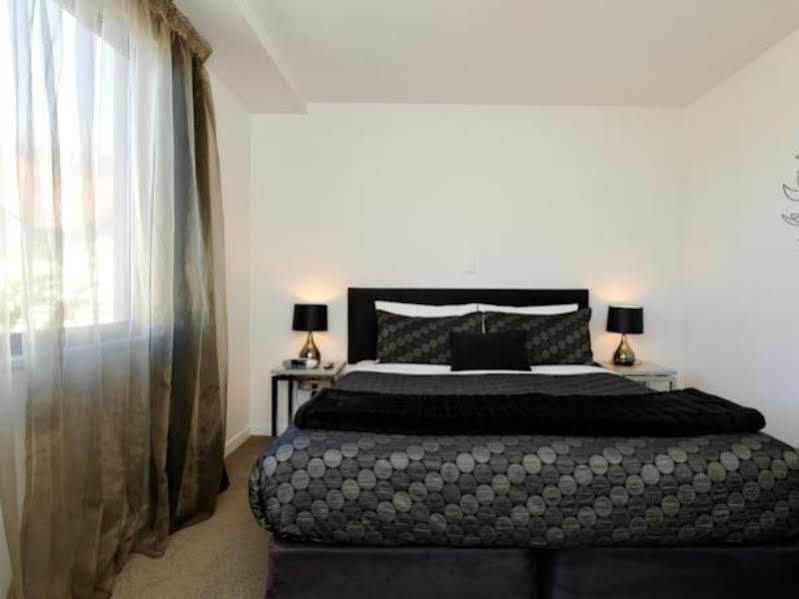 Bellano Motel Suites 크라이스트처치 외부 사진 A bedroom at the hotel