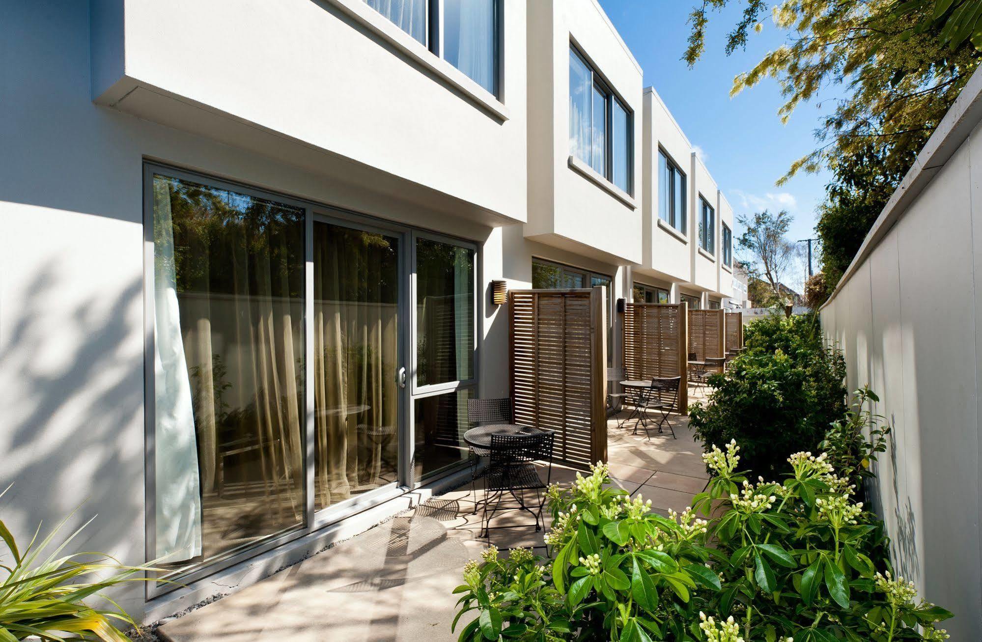 Bellano Motel Suites 크라이스트처치 외부 사진 The hotel's courtyard